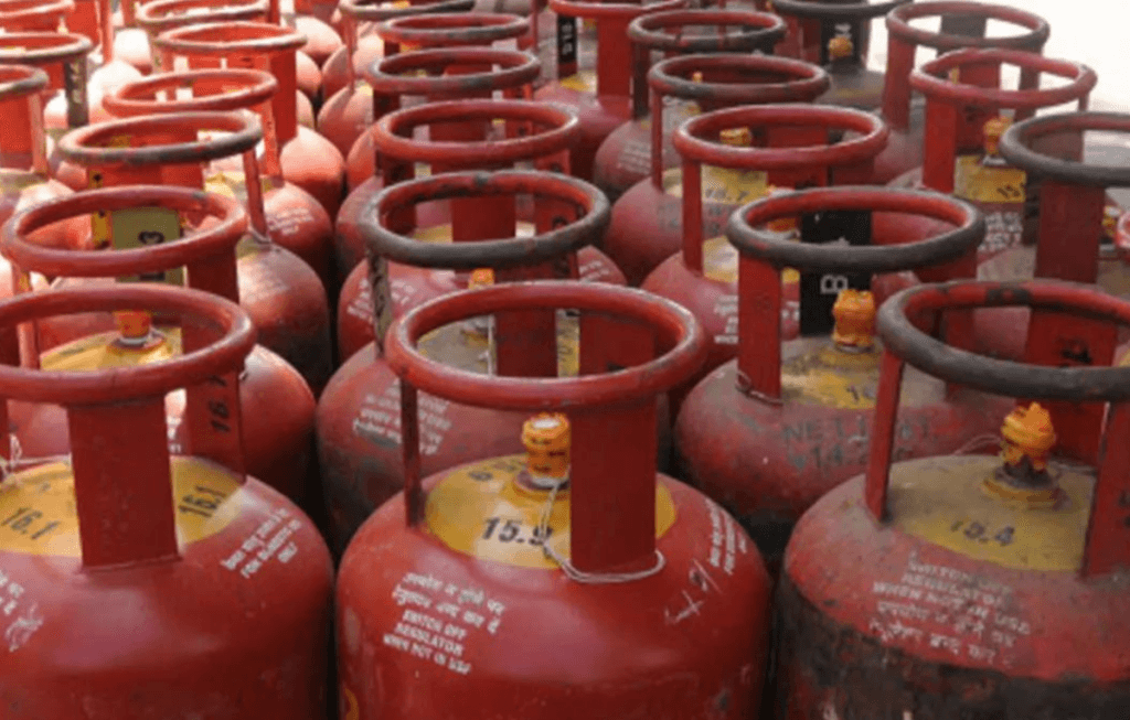 Government extends Rs.300 LPG subsidy till March 2025.