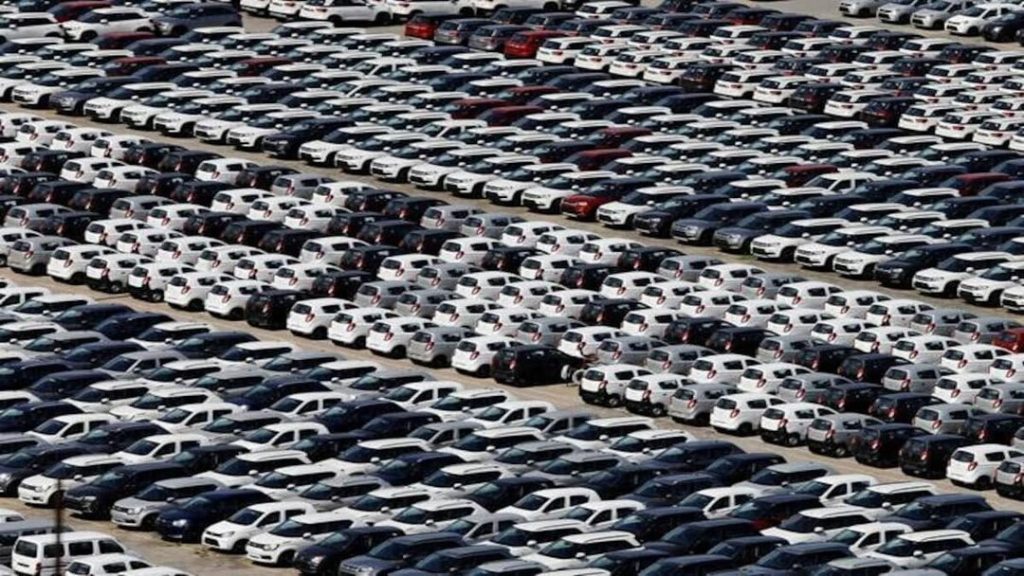 Car sales in festive season low, vehicles worth ₹79,000 crore lying unsold.