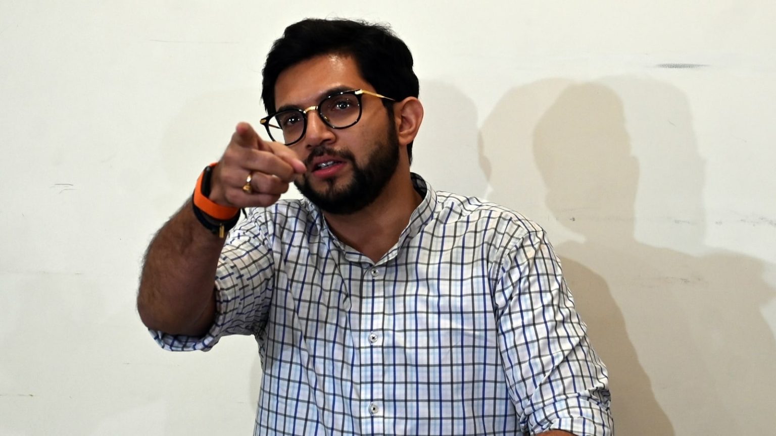 Aaditya Thackeray slams Sharad Pawar for honouring ‘anti-Maharashtra, anti-national’ Eknath Shinde.
