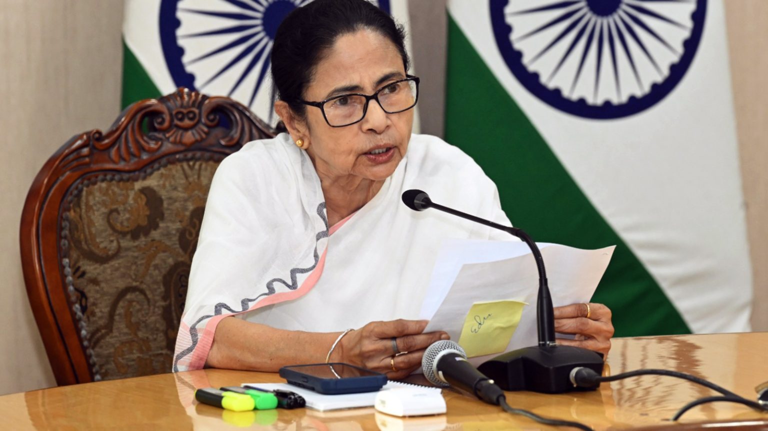 Mamata Banerjee hits back at PM Modi: ‘Jumla party spreading lies, it loots and scoots’.