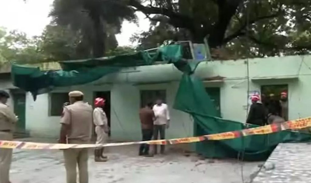 5 dead after dargah’s roof collapses near Humayun’s Tomb in Delhi.